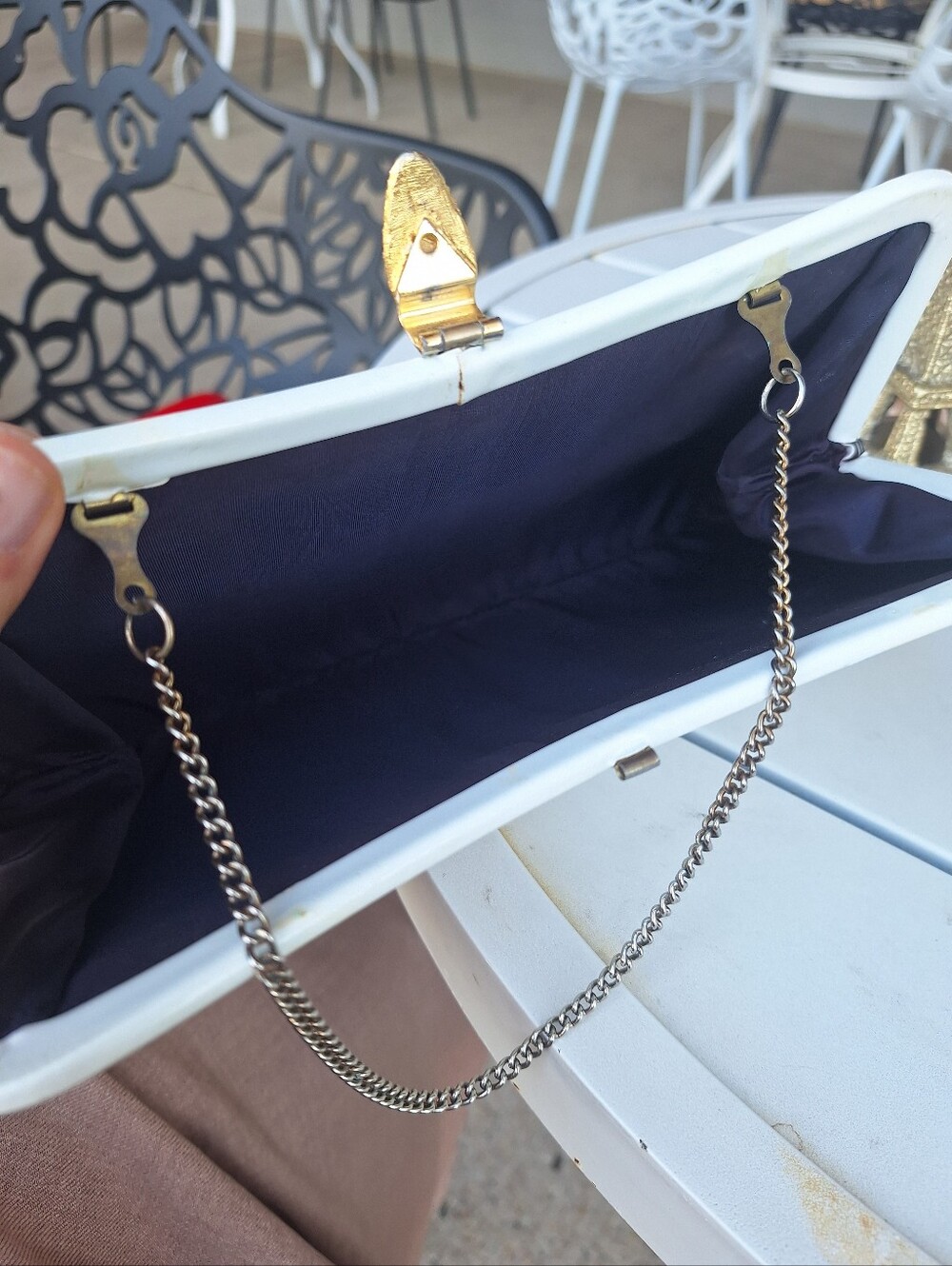 White Patent Clutch with Gold Tonee Leaf Accent Vintage - Picture 5 of 8